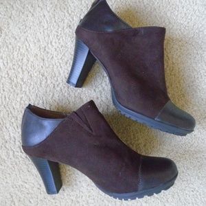 WOMANS "AEROSOLES" BROWN BOOTIE HEELS - SIZE 9 1/2